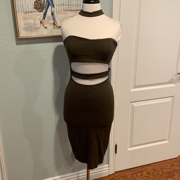 Obsession Dresses & Skirts - Obsession Cut-Out Bodycon Midi • Sz L